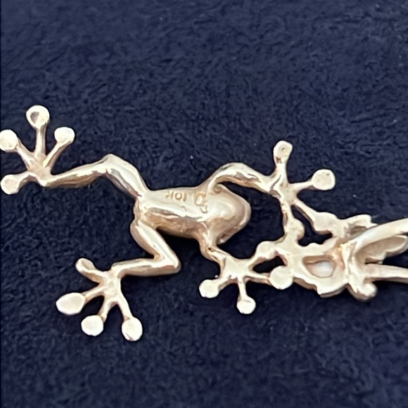 10k Gold Frog Pendant - Picture 5 of 5